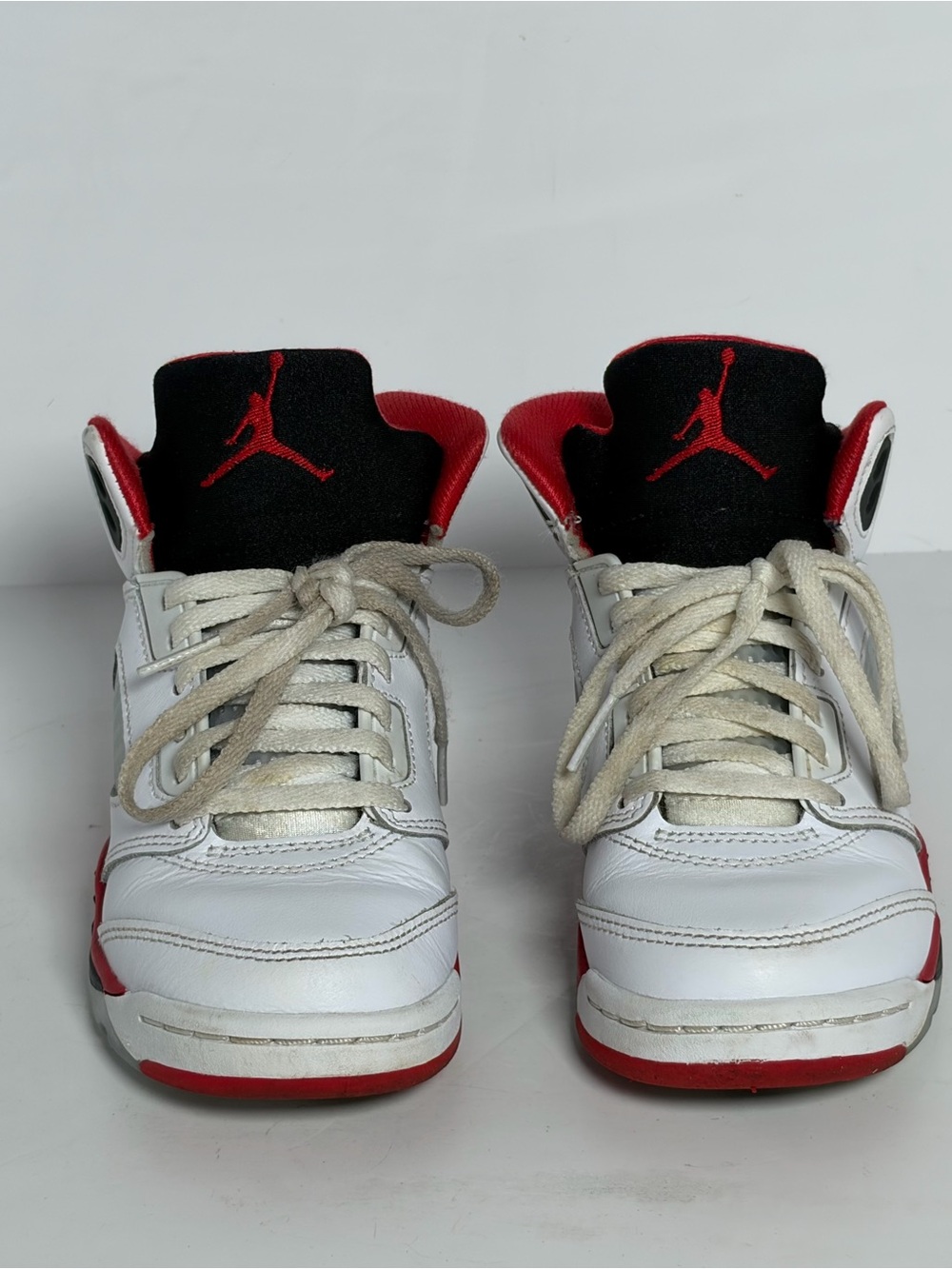 Nike Air Jordan 5 Retro Fire Red Boys Size 1Y White Red Black Basketball Shoes